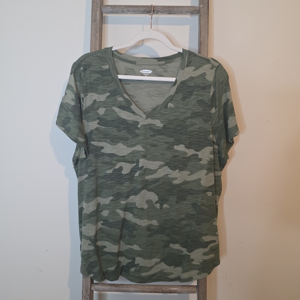 ⭐️40% Off⭐️ Old Navy Everywear Slub V-neck Green Camo T-shirt